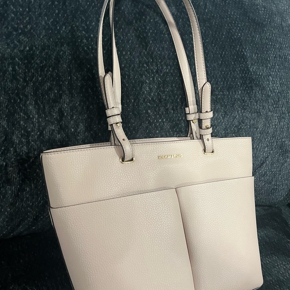 Michael Kors Bedford Medium Pebbled Leather Tote - Picture 4 of 11